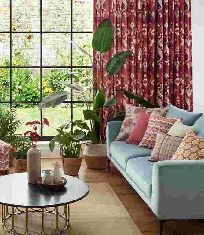 Manasi FR  Fabric / Cerise Manasi FR  Fabric / Cerise